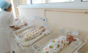 Двух младенцев перепутали при выписке из роддома в Нижнем Новгороде
