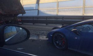 В Сети опубликованы фотографии с места ДТП, где Lamborghini Huracan Avio врезалась в самосвал