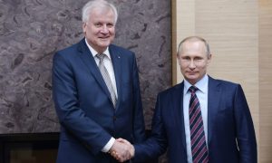 Премьер-министр Баварии заявил о необходимости освободить Россию от санкций в 2017 году