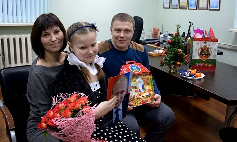 Мечтавшая поздравить россиян с Новым годом девочка из Калужской области получила подарки 
