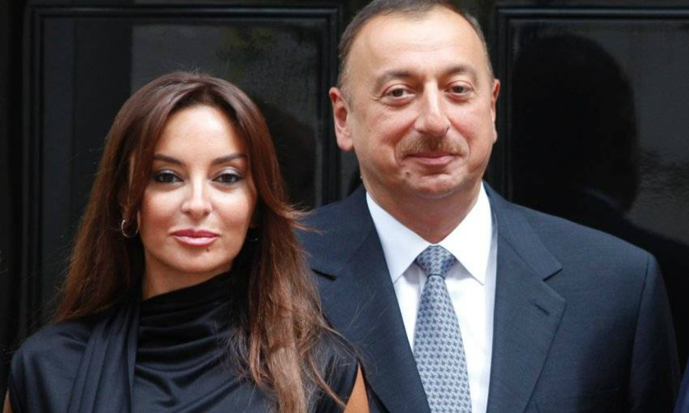 «Заслужила»: Лидер Азербайджана рассказал, почему назначил жену вице-президентом 
