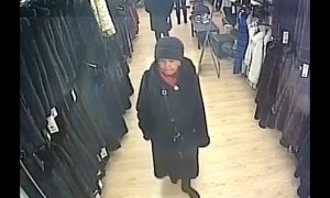 Проворная бабуля украла шубу в пятигорском магазине