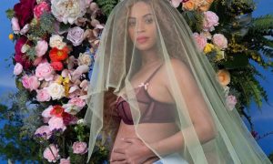 Беременная двойней Бейонсе снялась обнаженной и моментально стала героиней мемов в соцсетях
