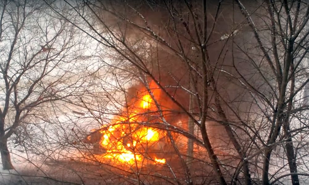 Опубликовано видео с места взрыва автомобиля одного из руководителей Народной милиции ЛНР Опубликовано видео с места взрыва автомобиля одного из руководителей Народной милиции ЛНР
