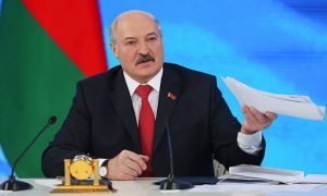 «Рубашка импортная, трусы свои»: Лукашенко рассказал о своем гардеробе