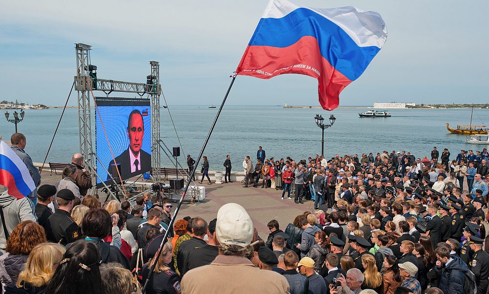 Путин поздравил севастопольцев с Днем народной воли и Днем защитника Отечества 