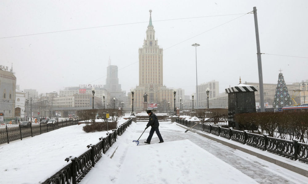 Морозы начнут отступать от Москвы в среду 