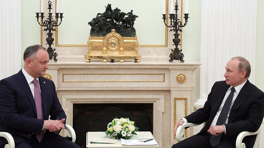 Путин и Додон воспользовались возможностью поговорить о людях, экономике и вине 