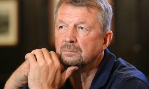 Известный советский хоккеист Сергей Гимаев умер во время матча ветеранов в Туле