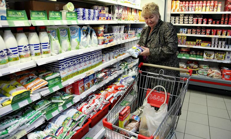 Роспотребнадзор: более половины продуктов в российских магазинах не соответствуют нормам 