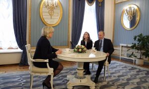 Путин пообещал Ле Пен на встрече в Кремле не вмешиваться в выборы президента Франции-2017