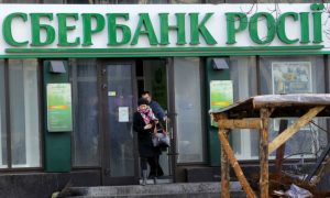 Радикалы разблокировали отделения Сбербанка на Украине после новости о скорой продаже
