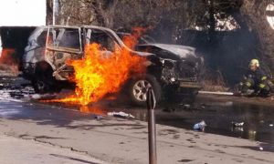 Опубликованы фото и видео с места подрыва в Мариуполе автомобиля полковника контрразведки СБУ