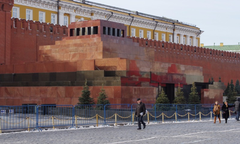 Мавзолей Ленина в Москве открылся в преддверии дня рождения вождя мирового пролетариата 