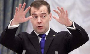 На 10 процентов: рейтинг одобрения и неодобрения Медведева в марте одинаково изменился