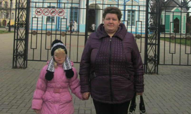 Школьницу из Омска забрали у вырастивших ее опекунов и отдали матери, которую она видела несколько раз в жизни 