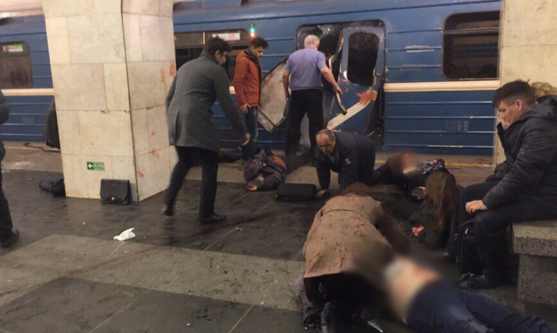 Опубликованы фото и видео со станции метрополитена в Санкт-Петербурге, где прогремел взрыв Опубликованы фото и видео со станции метрополитена в Санкт-Петербурге, где прогремел взрыв