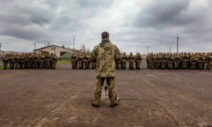Порошенко назвал число убитых в зоне АТО в 2017 году и вновь пообещал 