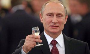 Россиянам предложили выбрать подарок Путину на юбилей из картин художника Безиковича