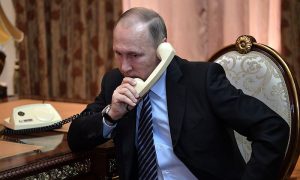 Путин регулярно контактирует с главами других государств, в том числе и с Порошенко, - Песков