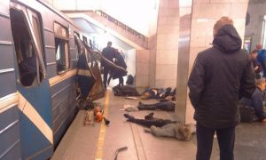 Трехдневный траур по жертвам теракта в метро объявили в Санкт-Петербурге
