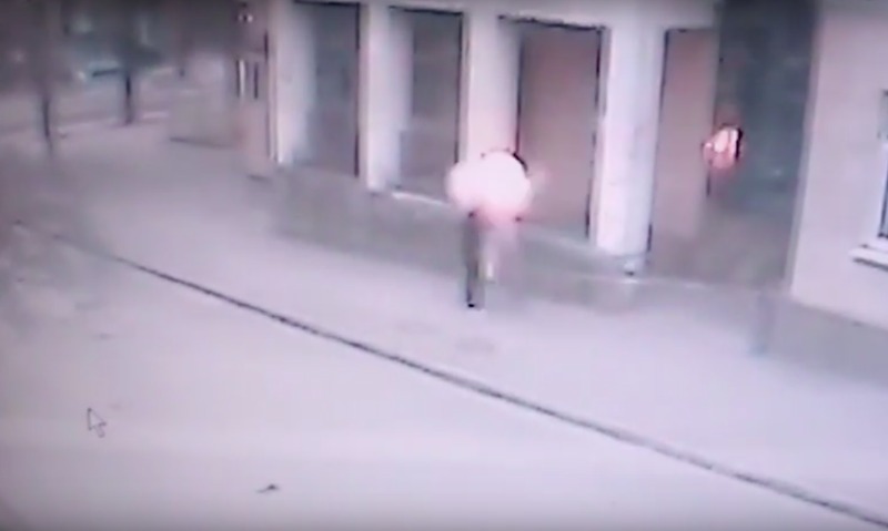Опубликовано видео момента взрыва у школы в Ростове-на-Дону 