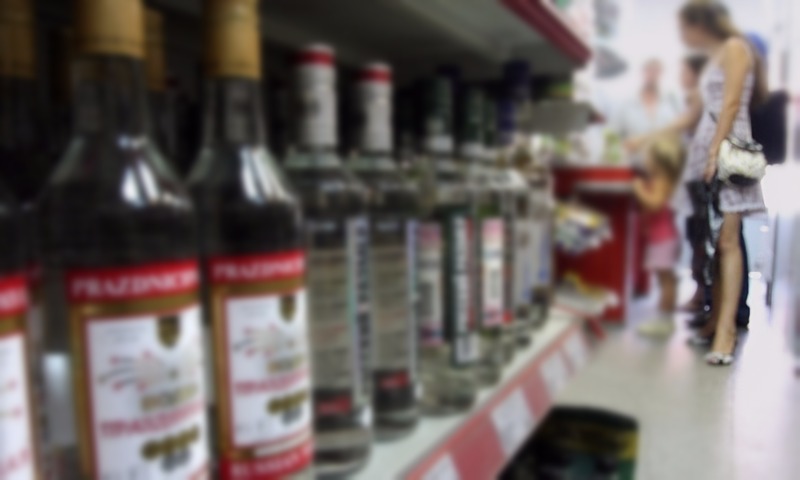 Дороже на 15 рублей: в российском правительстве назвали новую минимальную цену бутылки водки 