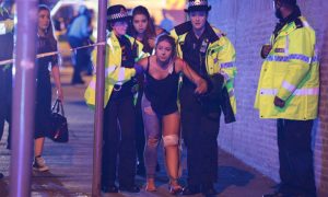 Видео и фото с места взрыва на стадионе в Манчестере опубликованы в Сети