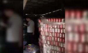 Подпольный завод с розливом пива Budweiser из чанов в банки 