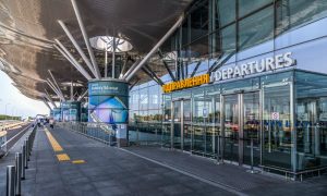 Российских фанатов «Евровидения» посадили на обратный самолет после 6 часов ожидания в аэропорту Киева