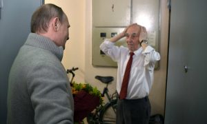 Путин лично поздравил с юбилеем бывшего начальника из КГБ