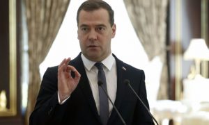 Медведев дал задание написать закон о повышении МРОТ до прожиточного минимума