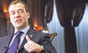 Медведев дал обещание поднять МРОТ в России до прожиточного минимума всего за два года