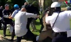 Охранники Эрдогана избили протестующих в Вашингтоне