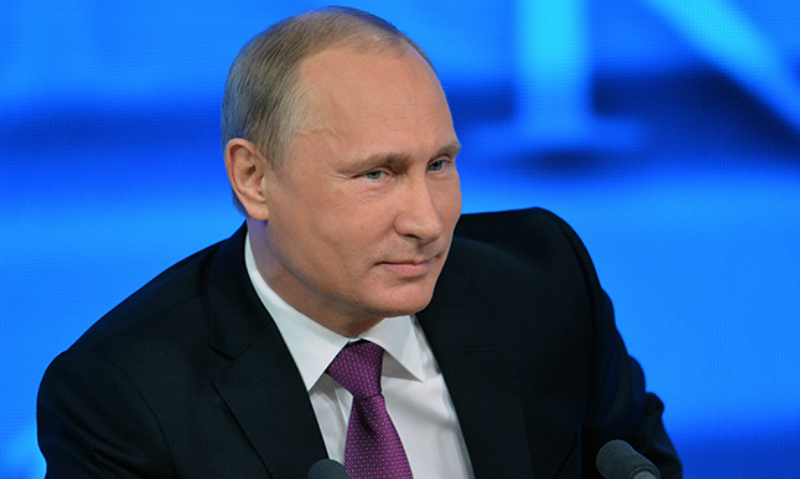 Владимир Путин поздравил Эммануэля Макрона с победой на выборах и подтвердил готовность к сотрудничеству 