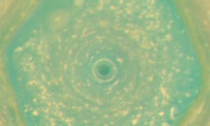 NASA опубликовало снимки уникального явления на Сатурне