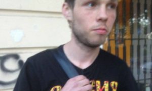 Одесские радикалы раздели на улице молодого человека в майке «Россия, вперед!»