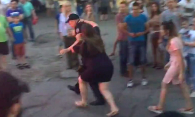 Видео сражения беременных женщин с кишиневской полицией попало в Сеть 