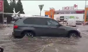 Видео страшного ливня, затопившего Уфу, поразило Интернет