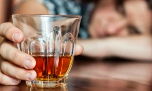 Магаданцы и москвичи названы самыми пьющими людьми в России