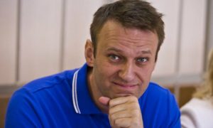 Навального задержали в его подъезде из-за призывов перенести митинг на Тверскую