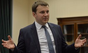 Орешкин заявил об ослаблении курса рубля из-за повышения ставки ФРС Соединенных Штатов