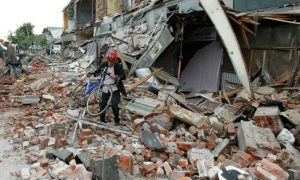 Видео потрясшего Японию бедствия попало в Сеть