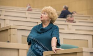 Мать Ксении Собчак потребовала от Совета Федерации денег за автомобиль