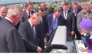 Путин сам расплатился за мороженое для министров на МАКС-2017