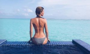Юлианна Караулова разделась догола на отдыхе на Мальдивах