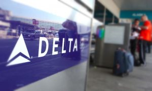 В Delta рассказали, за что сняли россиянина с авиарейса в США