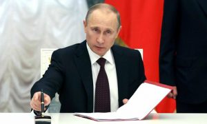 Путин помиловал двух государственных изменниц