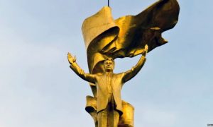 В Туркмении тайно снесли золотой памятник экс-президенту