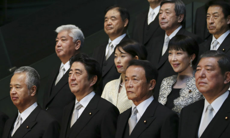 Японское правительство в полном составе ушло в отставку 